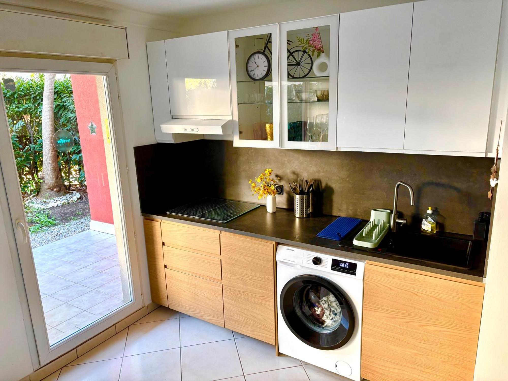 Apartment Beachside With Pool & Garden In Juan Les Pins *