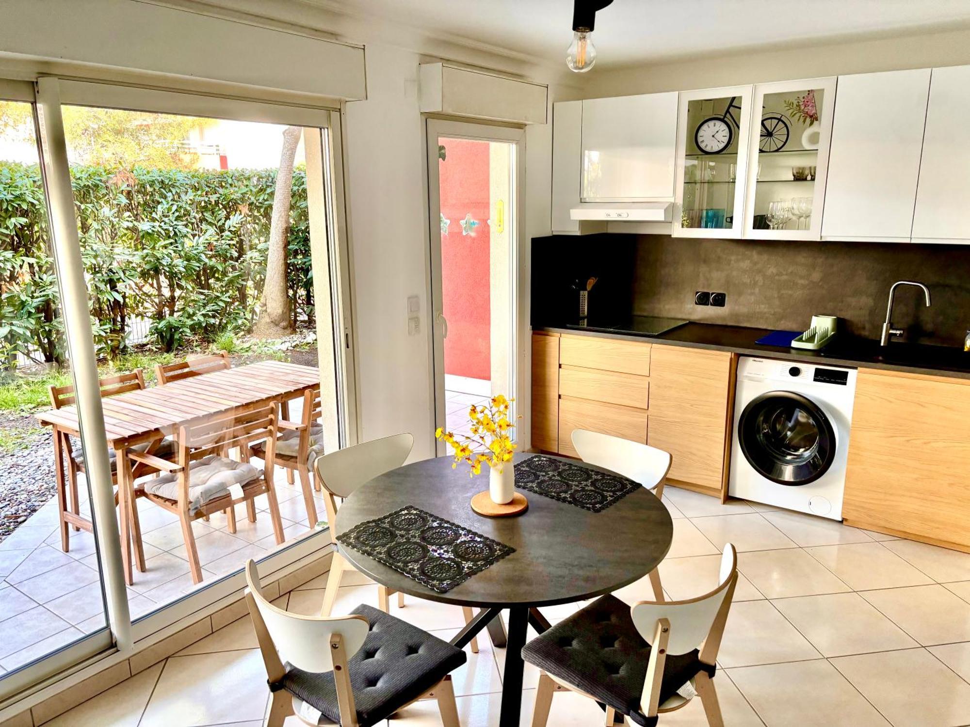 Apartment Beachside With Pool & Garden In Juan Les Pins