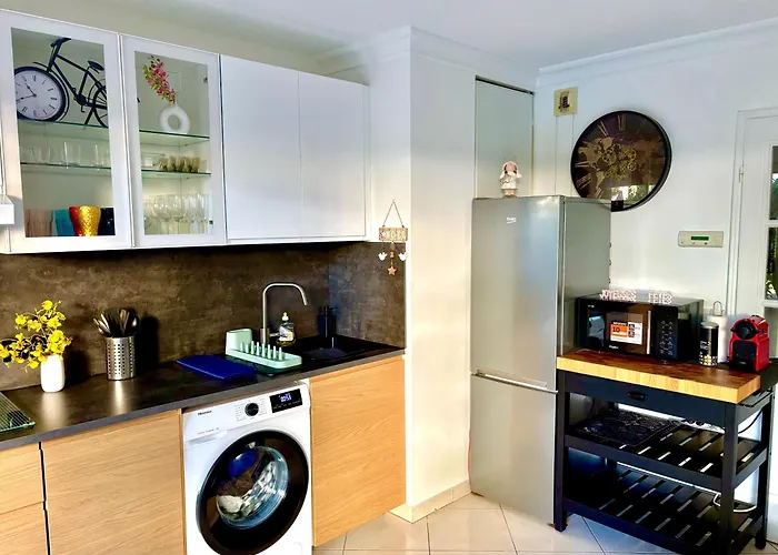 Beachside Apartment With Pool & Garden In Juan Les Pins