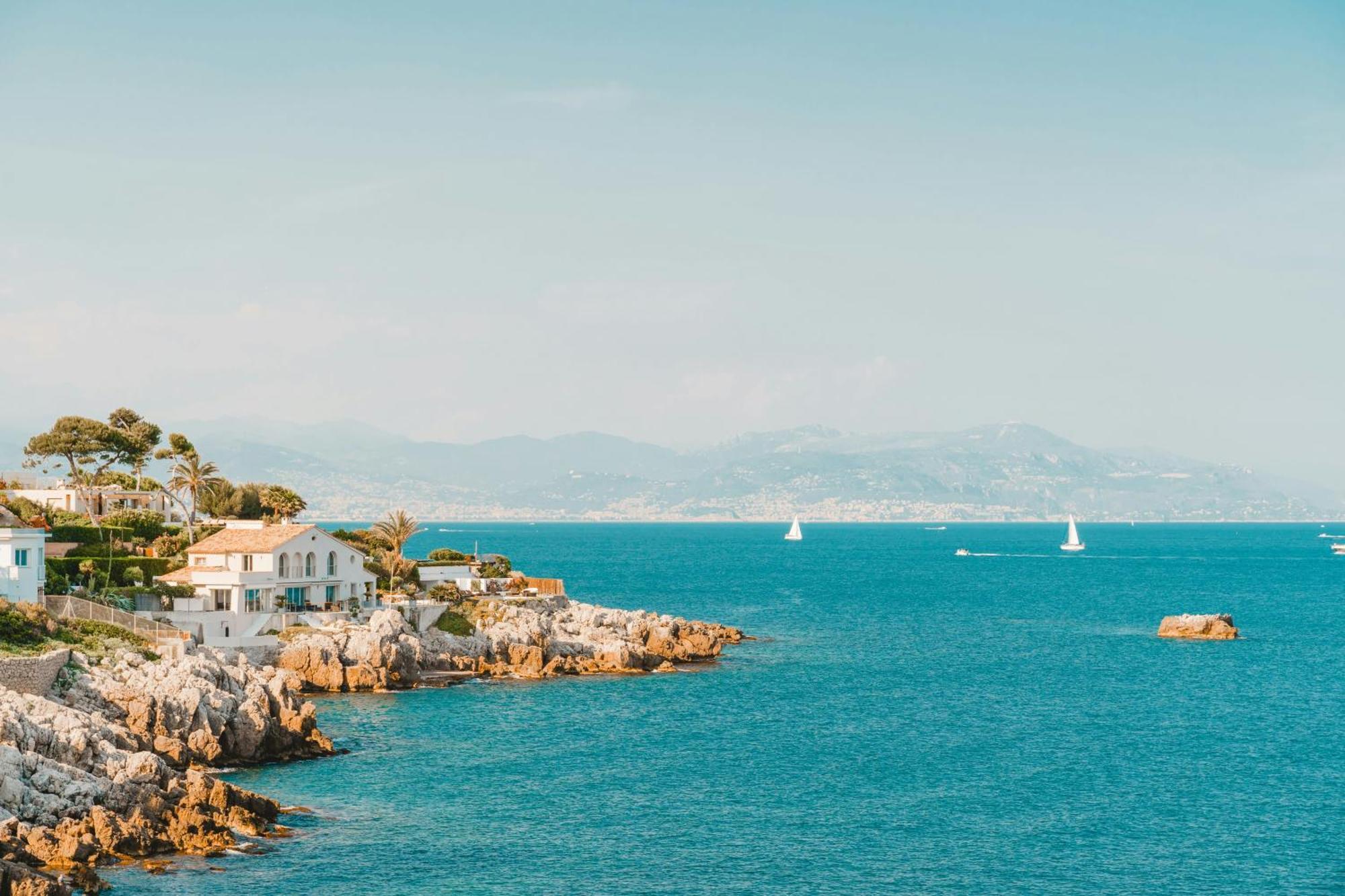 Appartement Beachside With Pool & Garden In Juan Les Pins Antibes