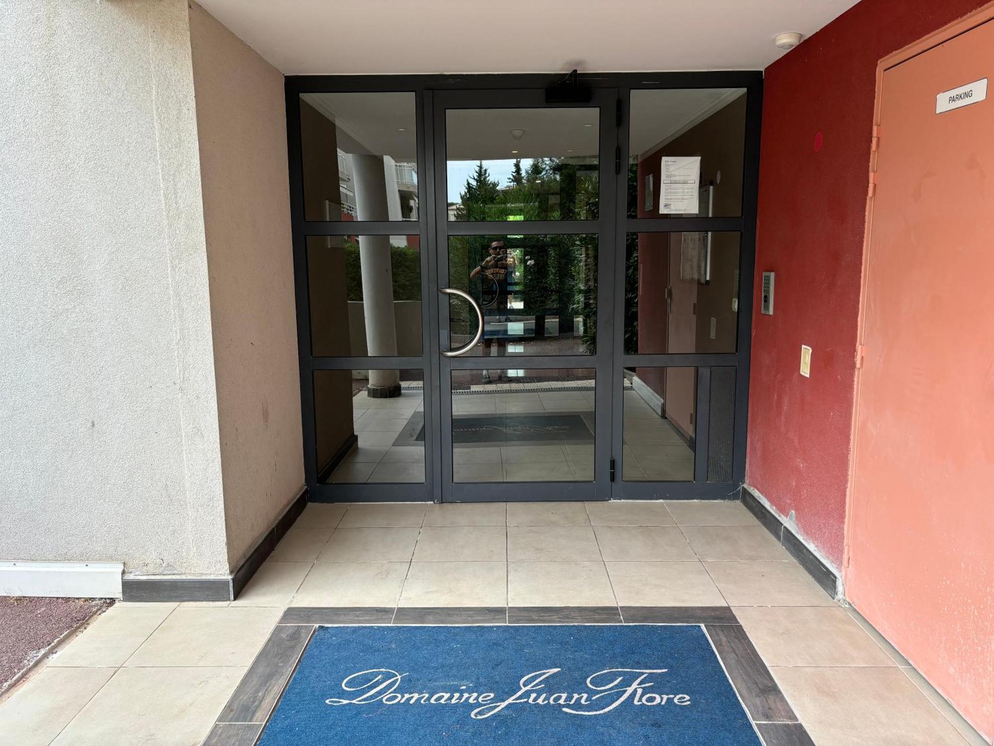 Beachside With Pool & Garden In Juan Les Pins Appartamento Antibes